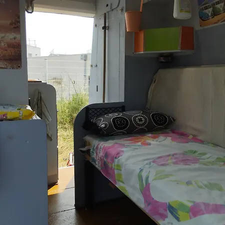 Amenage Sans Wc Sanitaire Et Cuisine, Juste Pour Depanner Quelques Nuits, Prevoir Batterie Externe Pour Les Telephones Merci De Bien Lire Le Descriptif Montpellier